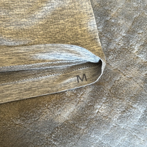 Lululemon Metal Vent Tech 2.0 MEDIUM - Picture 2 of 4